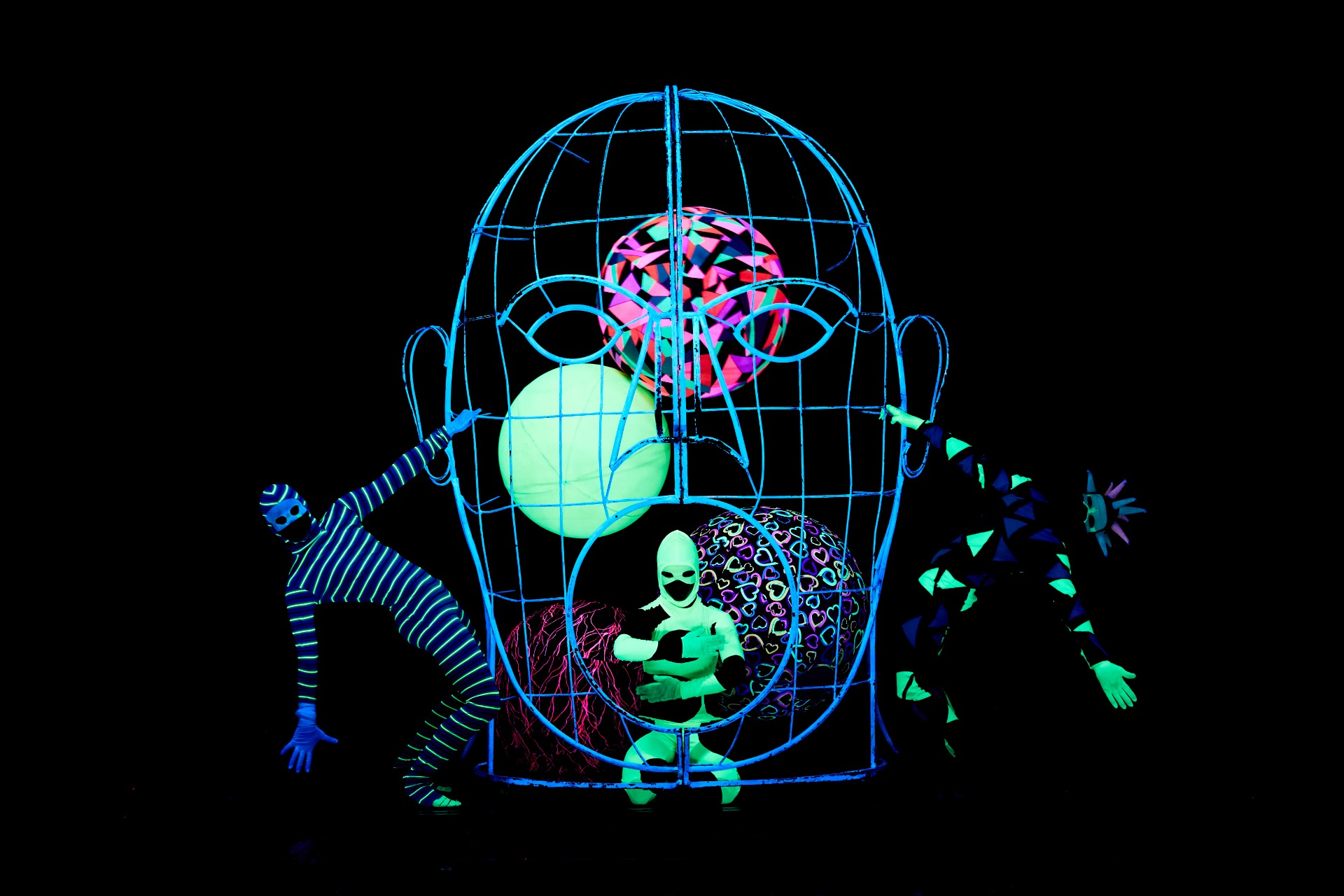 WOW show black light theatre Prague Skip the line ticket